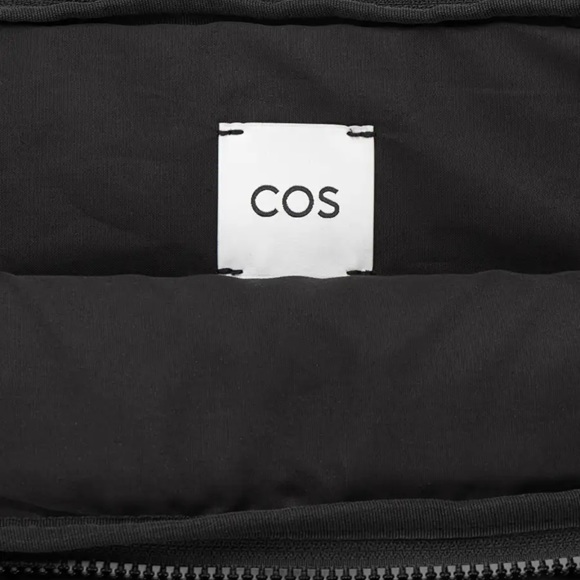 COS Quilted Laptop Case - Picture 4 of 7